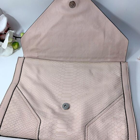 NEW Guess Clutch   - Picture 3 of 9